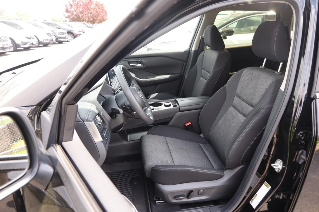 Nissan Rogue Vehicle Image 09