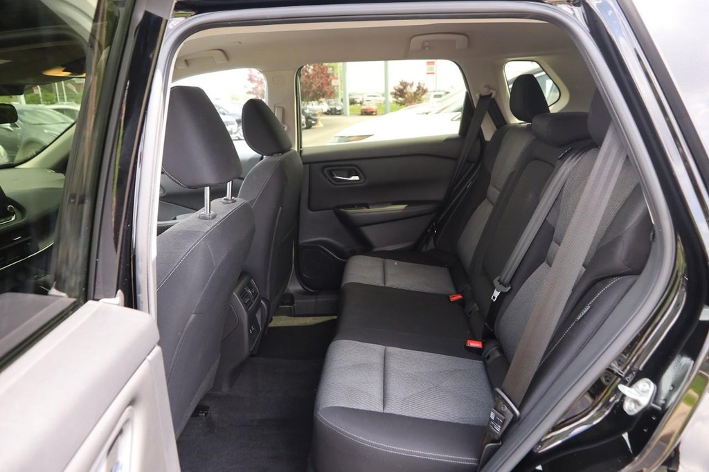 Nissan Rogue Vehicle Image 10