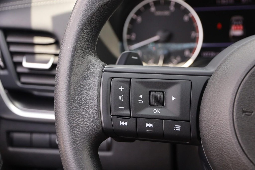 Nissan Rogue Vehicle Image 12