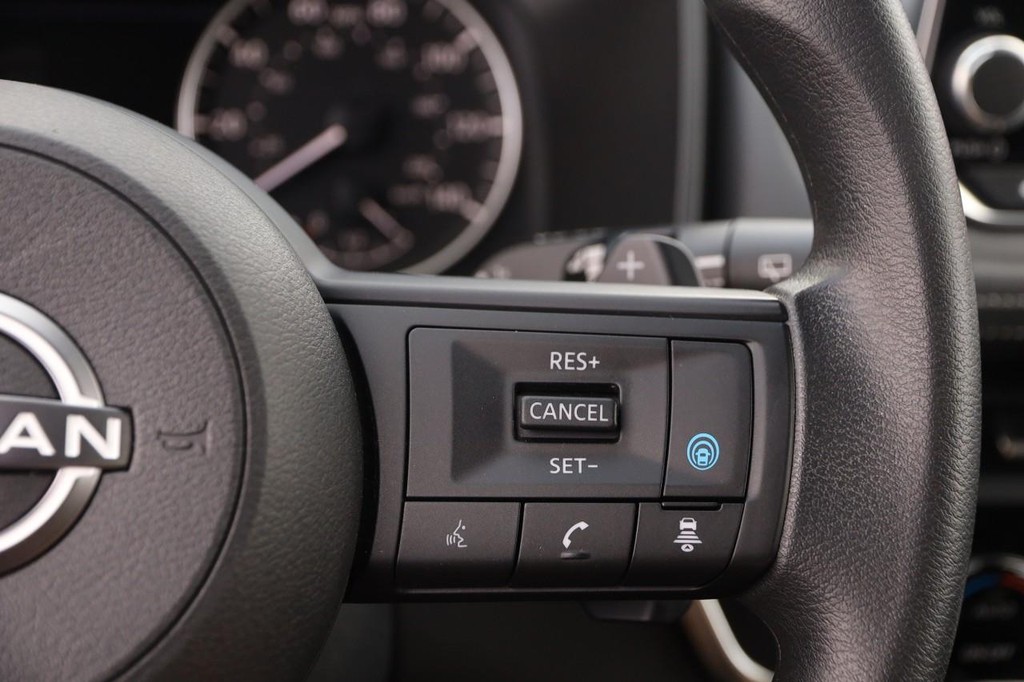 Nissan Rogue Vehicle Image 13