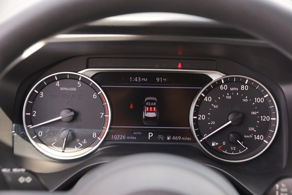 Nissan Rogue Vehicle Image 14