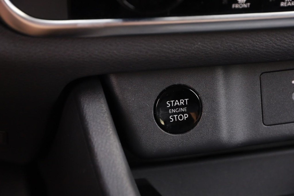 Nissan Rogue Vehicle Image 15