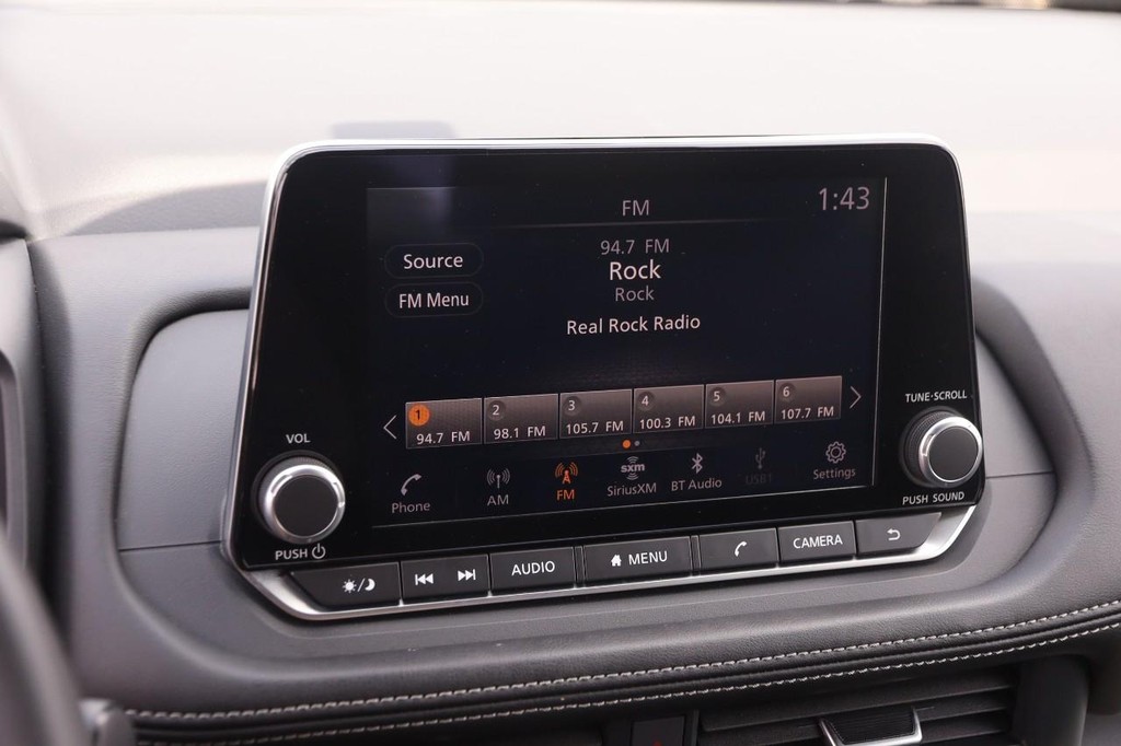 Nissan Rogue Vehicle Image 16