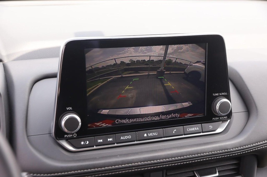 Nissan Rogue Vehicle Image 17