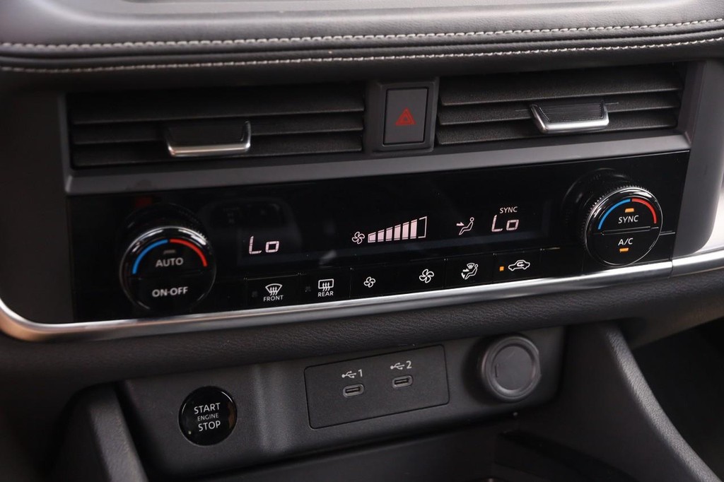 Nissan Rogue Vehicle Image 18