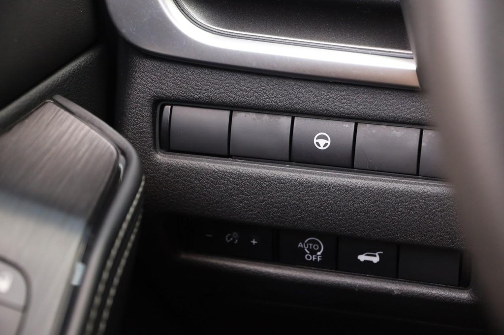 Nissan Rogue Vehicle Image 20