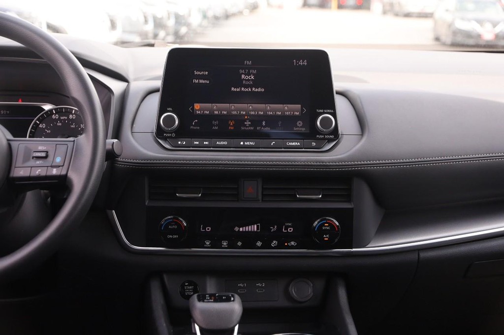 Nissan Rogue Vehicle Image 24