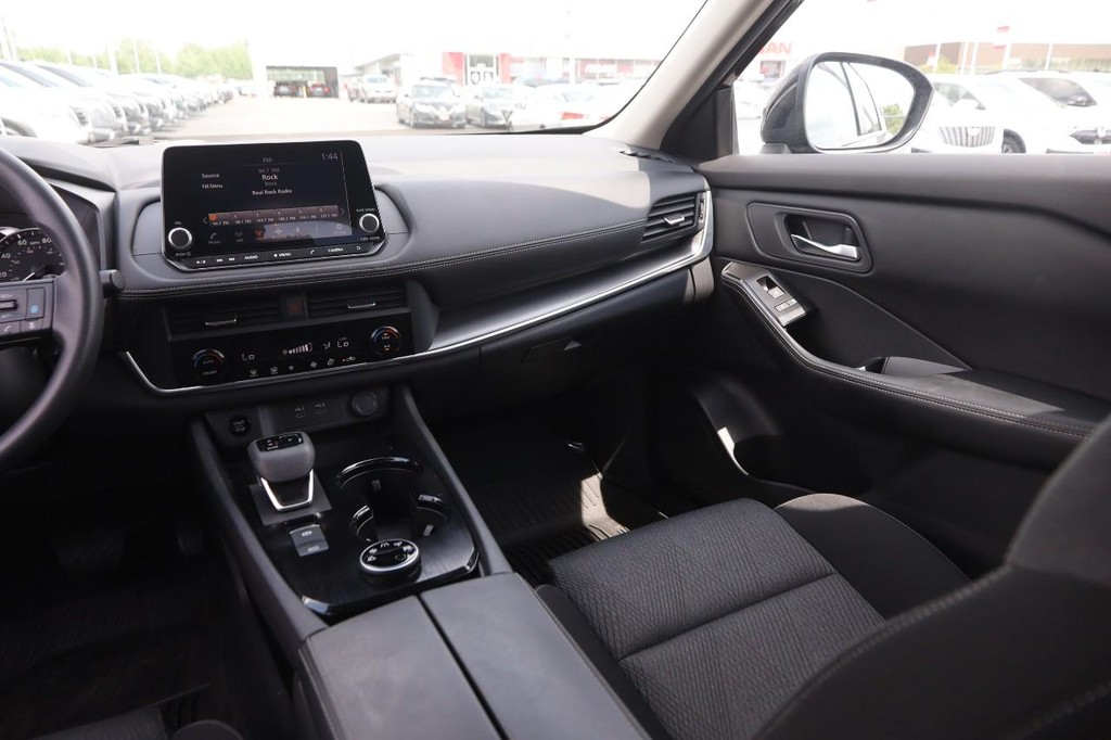 Nissan Rogue Vehicle Image 25