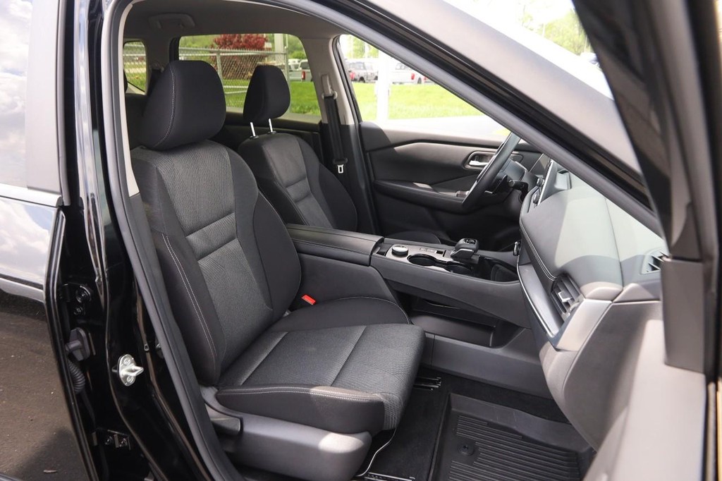 Nissan Rogue Vehicle Image 26