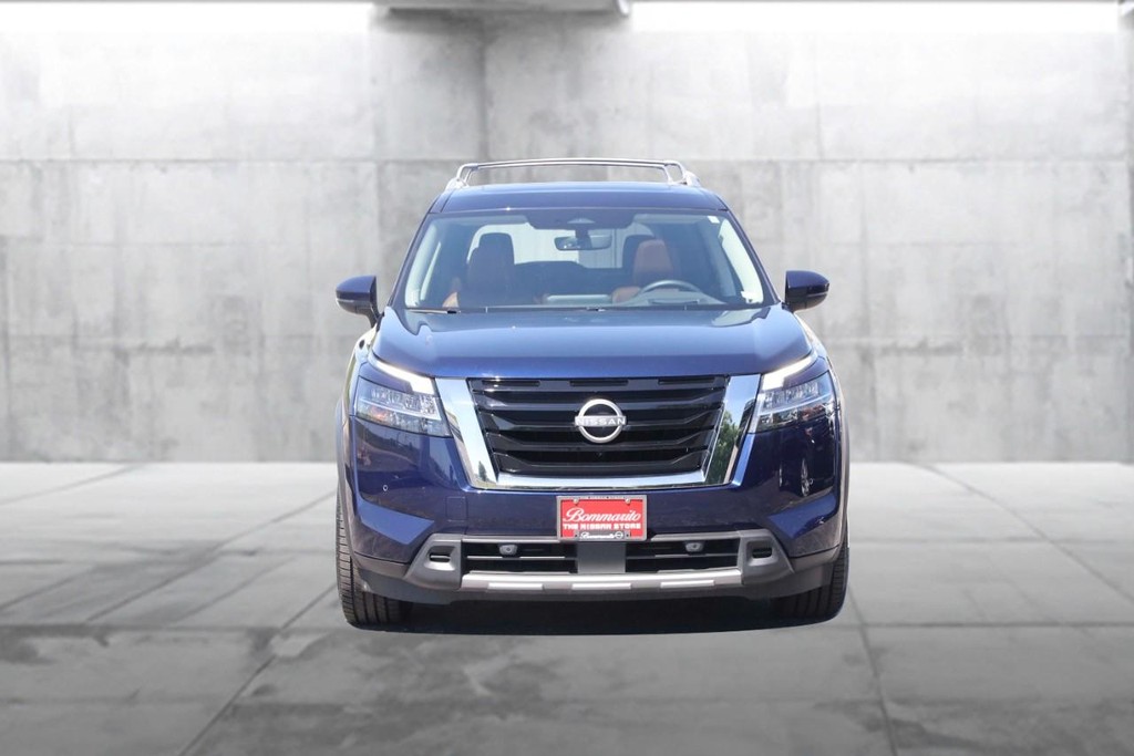 Nissan Pathfinder Vehicle Full-screen Gallery Image 4