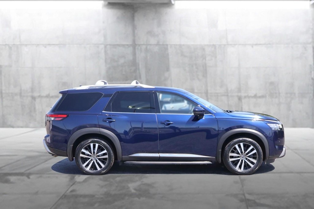 Nissan Pathfinder Vehicle Full-screen Gallery Image 5