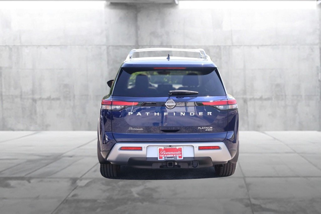Nissan Pathfinder Vehicle Full-screen Gallery Image 6