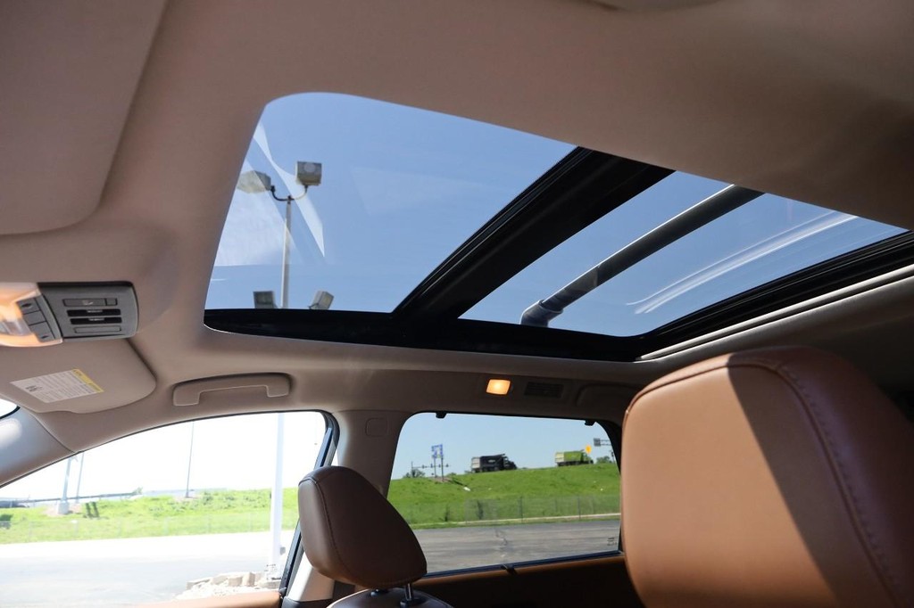 Nissan Pathfinder Vehicle Full-screen Gallery Image 9