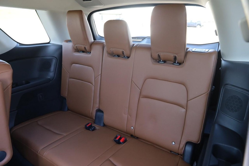 Nissan Pathfinder Vehicle Full-screen Gallery Image 12