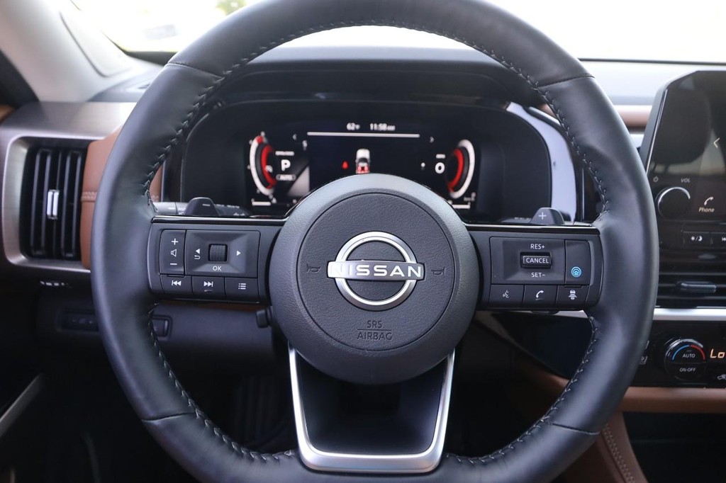 Nissan Pathfinder Vehicle Full-screen Gallery Image 13