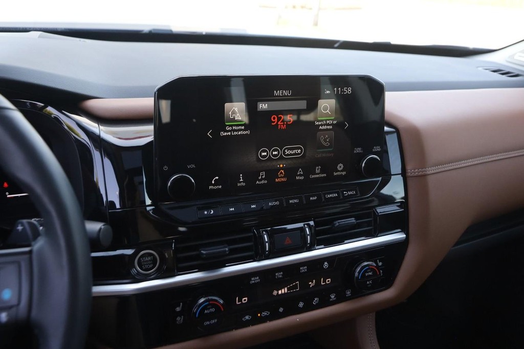 Nissan Pathfinder Vehicle Full-screen Gallery Image 17