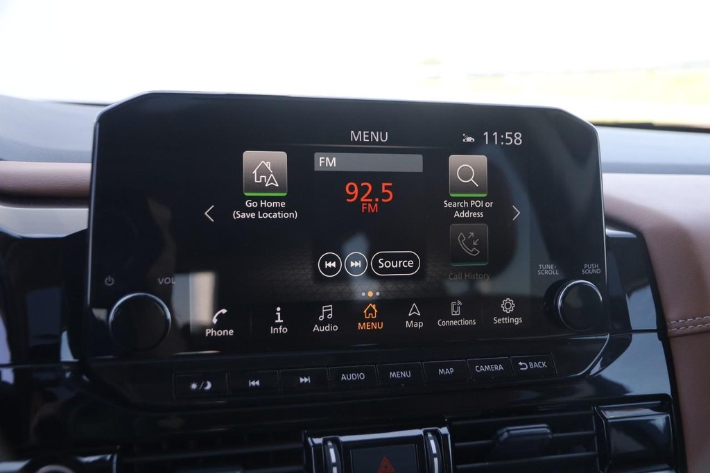 Nissan Pathfinder Vehicle Full-screen Gallery Image 18