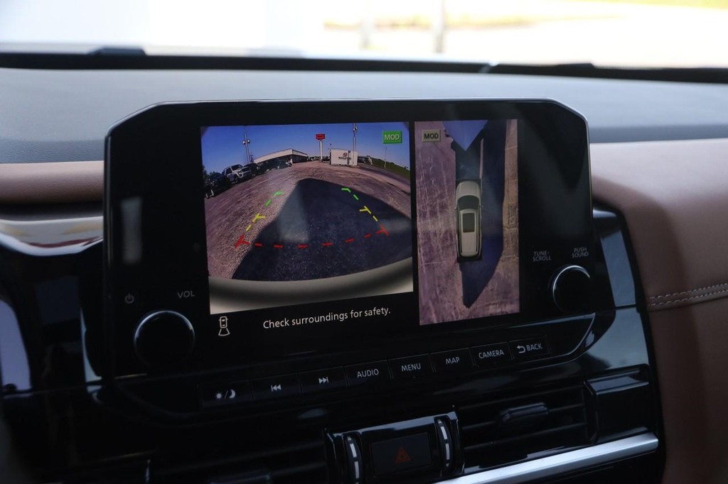 Nissan Pathfinder Vehicle Full-screen Gallery Image 19