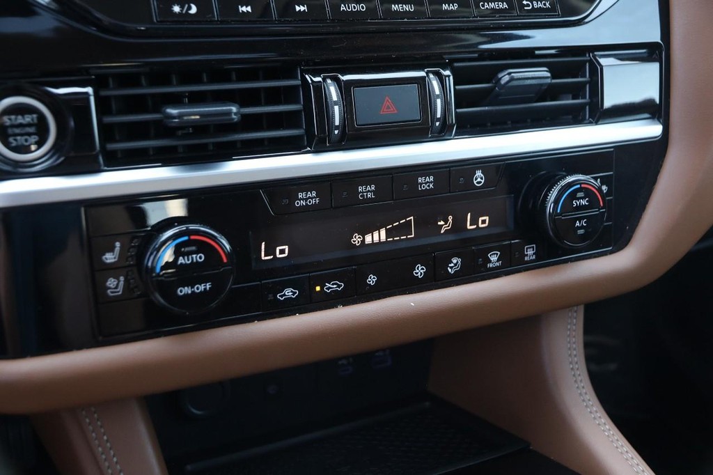 Nissan Pathfinder Vehicle Full-screen Gallery Image 20