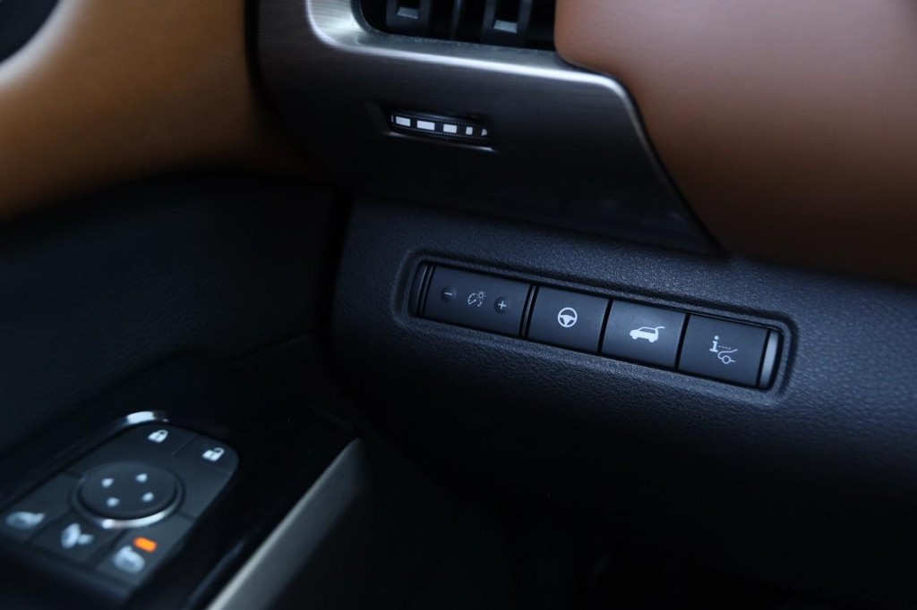 Nissan Pathfinder Vehicle Full-screen Gallery Image 23