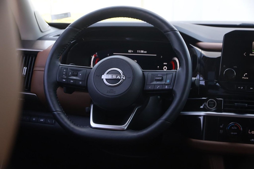 Nissan Pathfinder Vehicle Full-screen Gallery Image 26