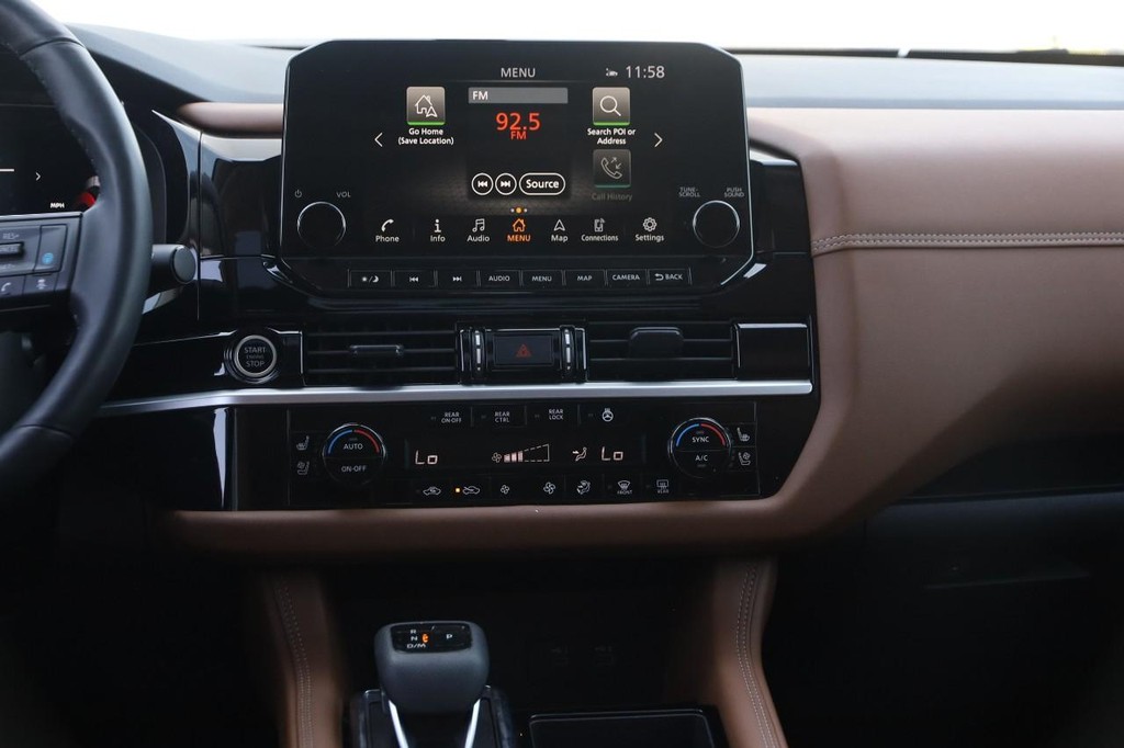 Nissan Pathfinder Vehicle Full-screen Gallery Image 27