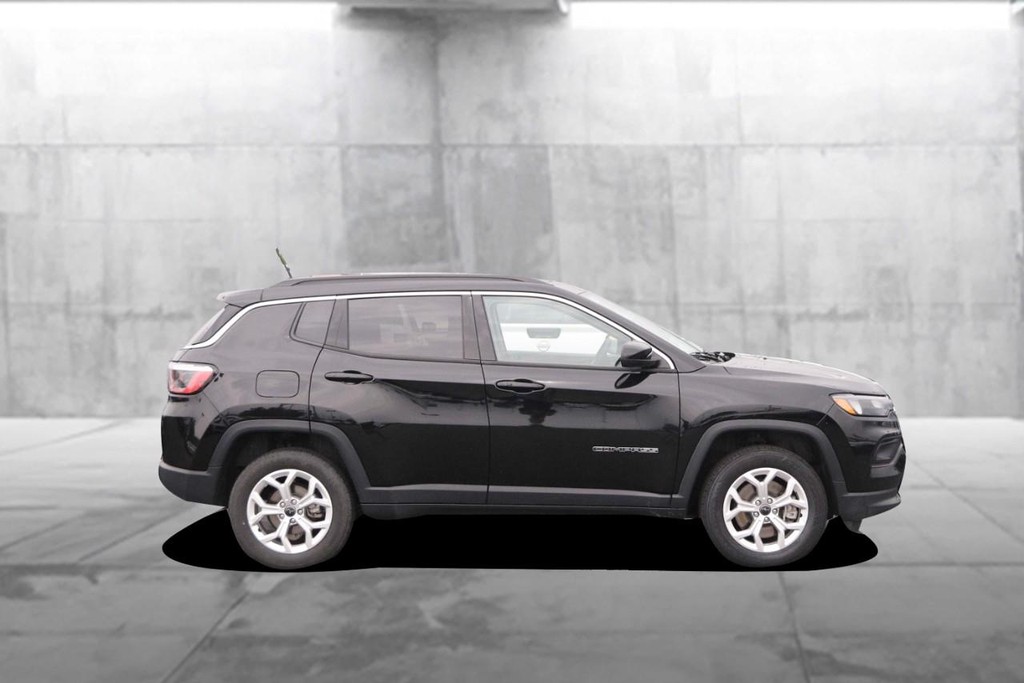 Jeep Compass Vehicle Image 05