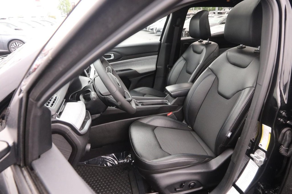 Jeep Compass Vehicle Image 09