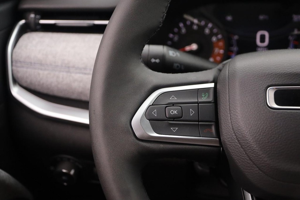 Jeep Compass Vehicle Image 12