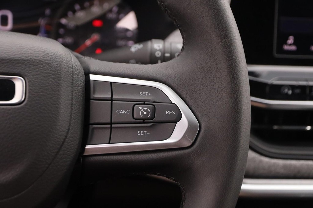 Jeep Compass Vehicle Image 13