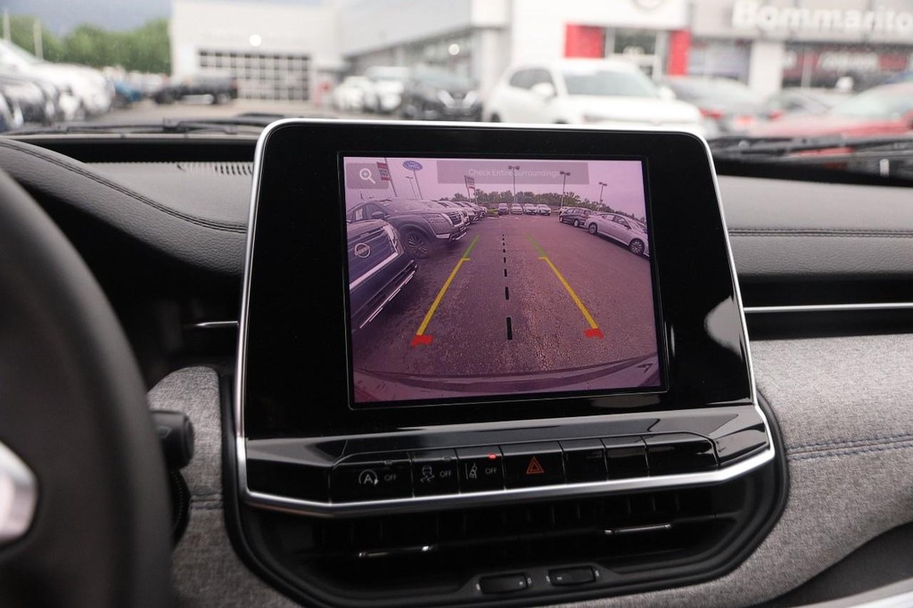 Jeep Compass Vehicle Image 18