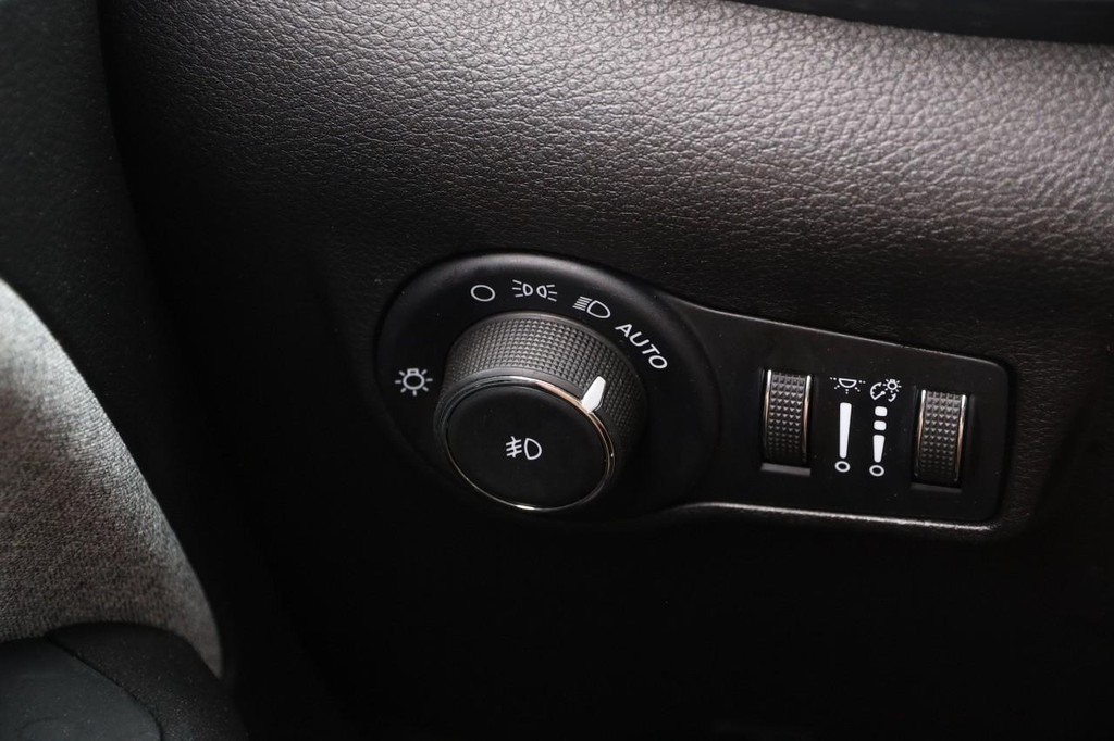 Jeep Compass Vehicle Image 21