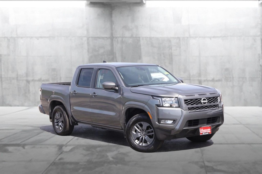 Nissan Frontier Vehicle Full-screen Gallery Image 2