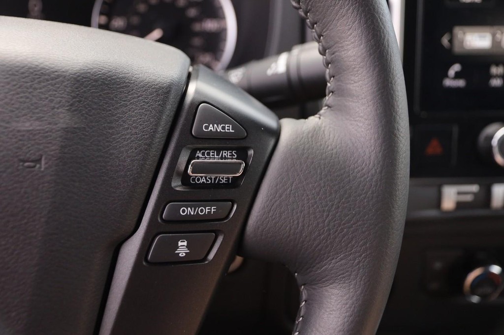 Nissan Frontier Vehicle Full-screen Gallery Image 12