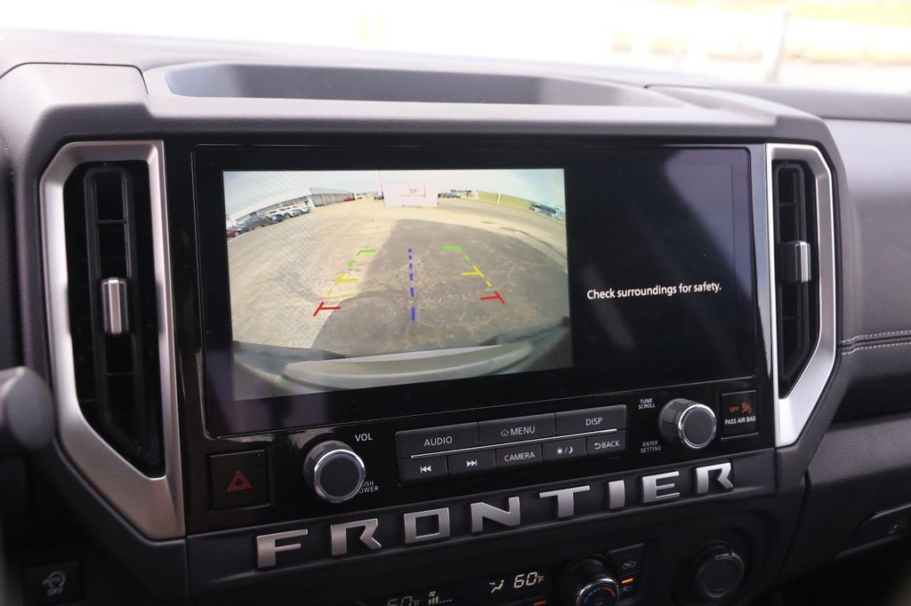 Nissan Frontier Vehicle Full-screen Gallery Image 16