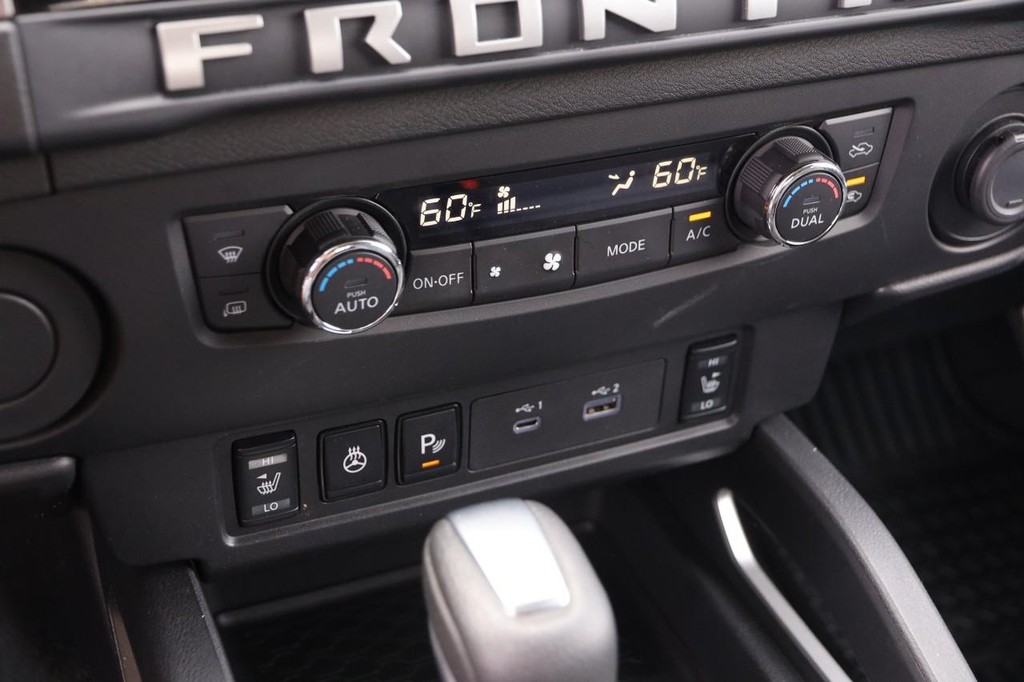 Nissan Frontier Vehicle Full-screen Gallery Image 17