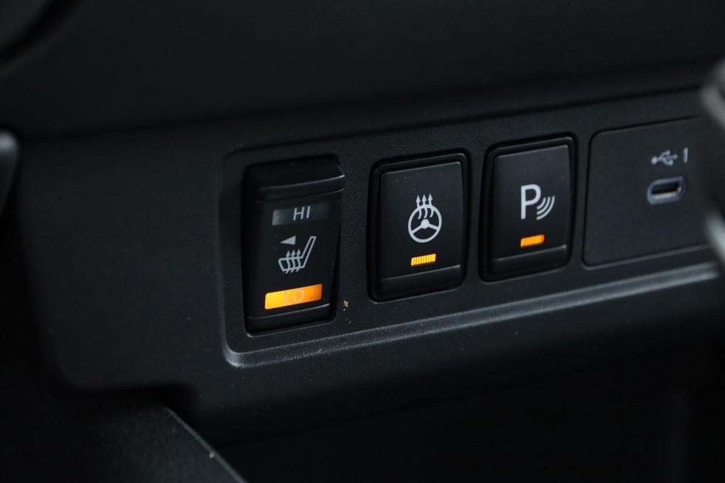 Nissan Frontier Vehicle Full-screen Gallery Image 18