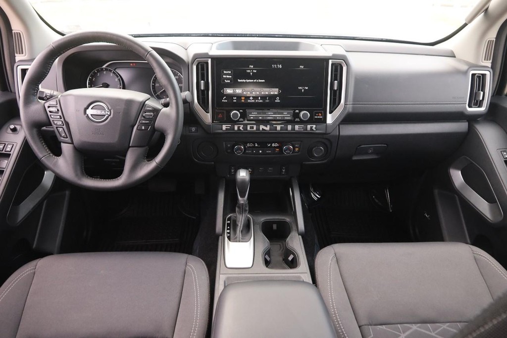 Nissan Frontier Vehicle Full-screen Gallery Image 20