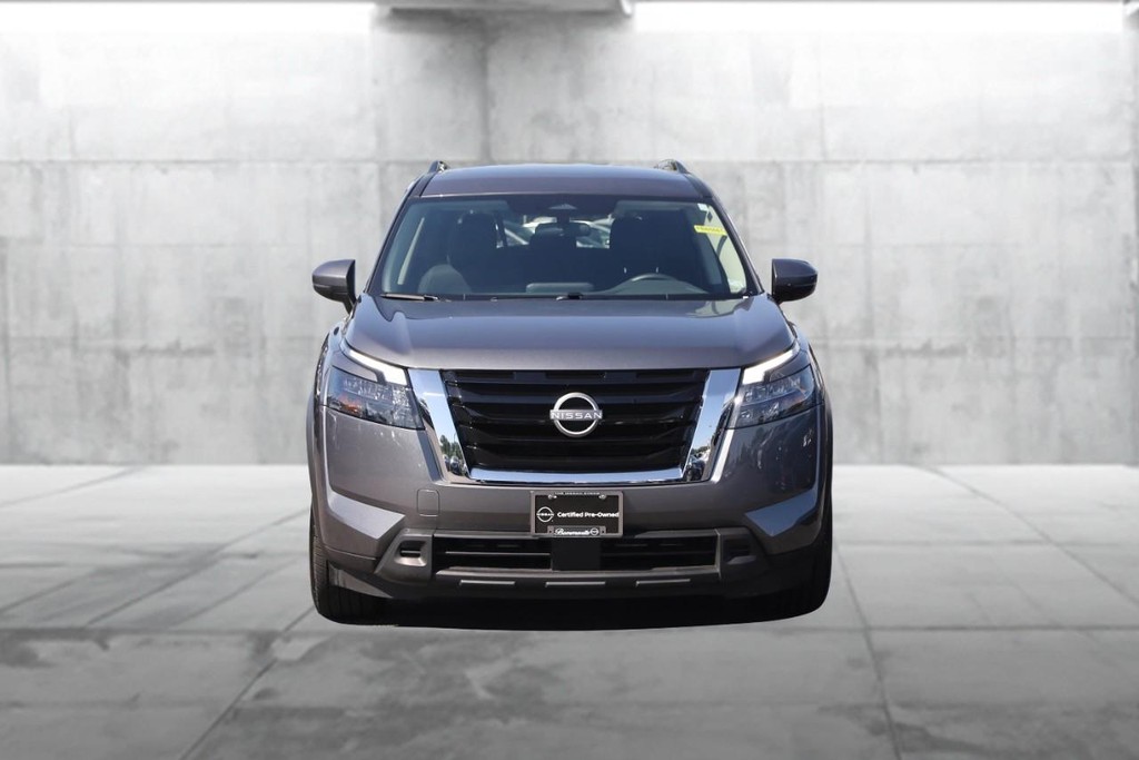 Nissan Pathfinder Vehicle Full-screen Gallery Image 4