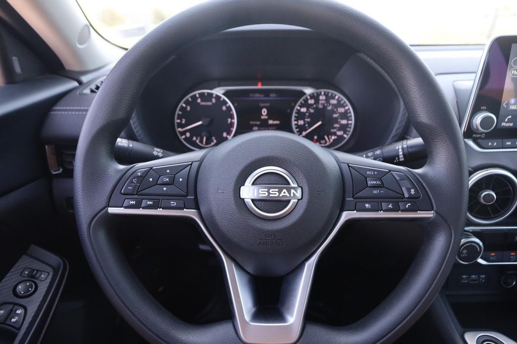 Nissan Pathfinder Vehicle Full-screen Gallery Image 10