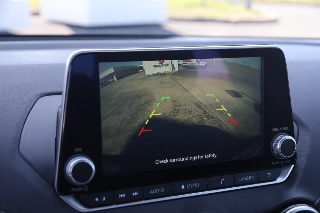 Nissan Pathfinder Vehicle Full-screen Gallery Image 16