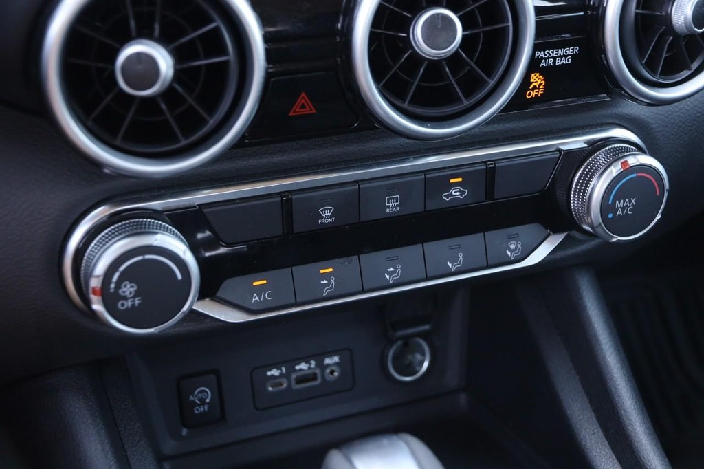Nissan Pathfinder Vehicle Full-screen Gallery Image 17