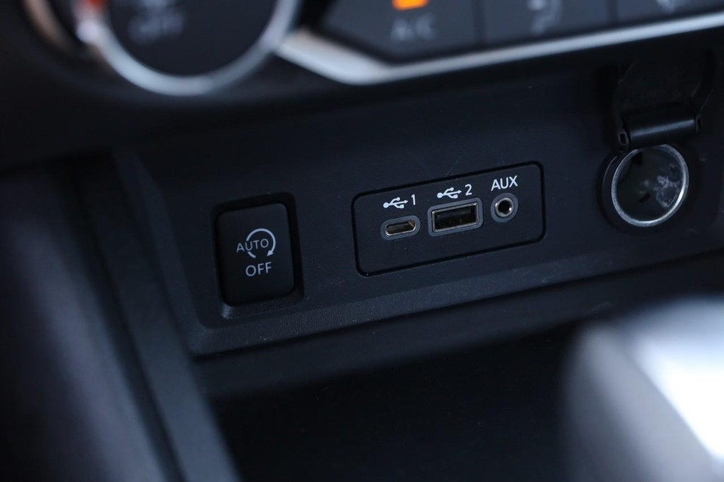 Nissan Pathfinder Vehicle Full-screen Gallery Image 18