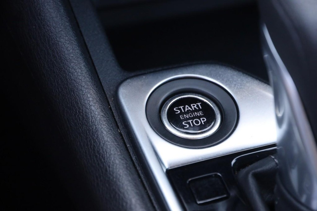Nissan Pathfinder Vehicle Full-screen Gallery Image 19
