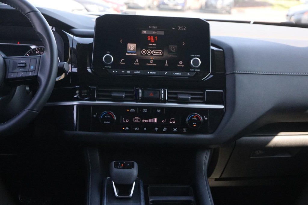 Nissan Pathfinder Vehicle Full-screen Gallery Image 21
