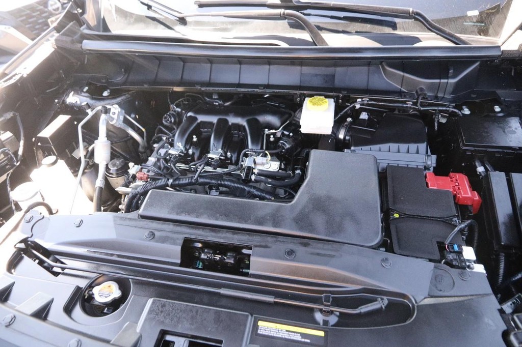 Nissan Pathfinder Vehicle Full-screen Gallery Image 24