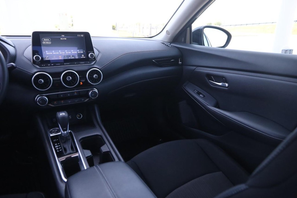 Nissan Pathfinder Vehicle Full-screen Gallery Image 25