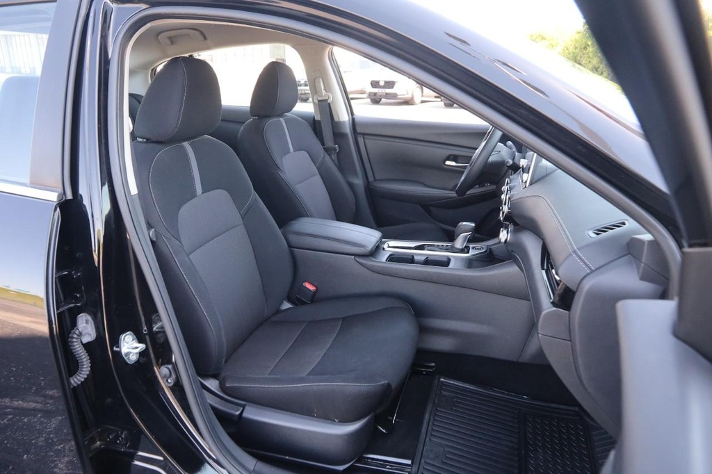Nissan Pathfinder Vehicle Full-screen Gallery Image 26