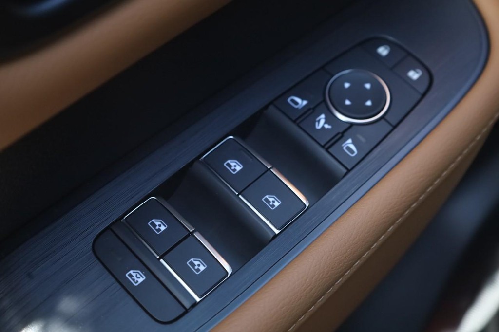 Nissan Armada Vehicle Image 11
