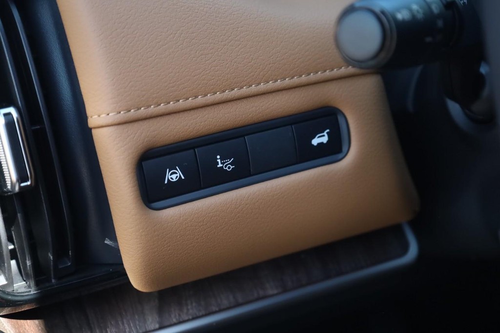 Nissan Armada Vehicle Image 12